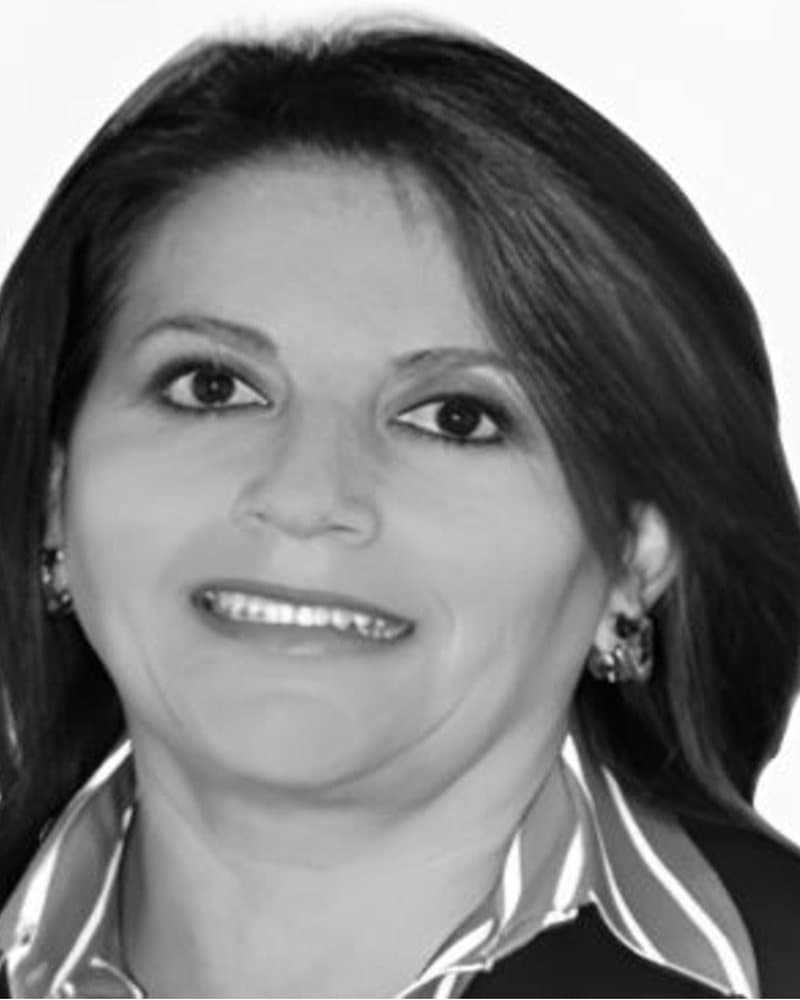 Retrato de la Dra. Yvonne Fabara Arias, socia fundadora de EJAL